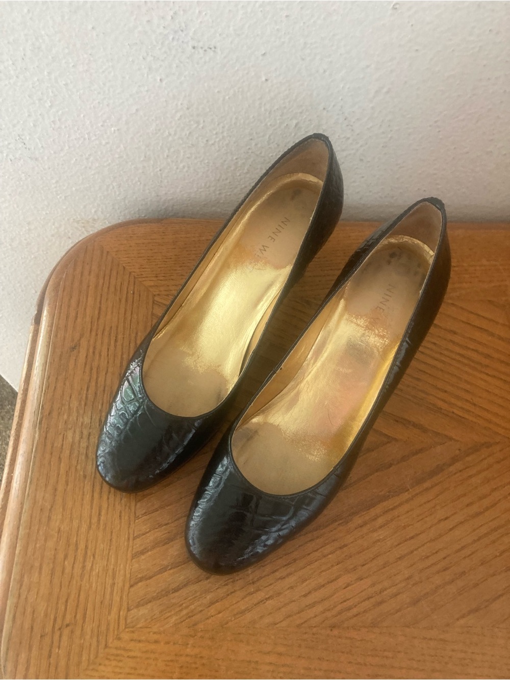 NINE WEST “Evasor” Croc Imprinted Genuine Patent Leather Black Heels (6M)